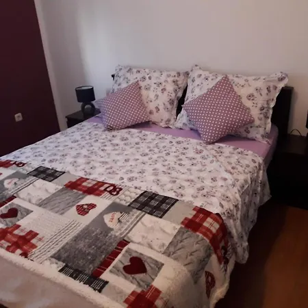 Apartment In Okrug Gornji 34370